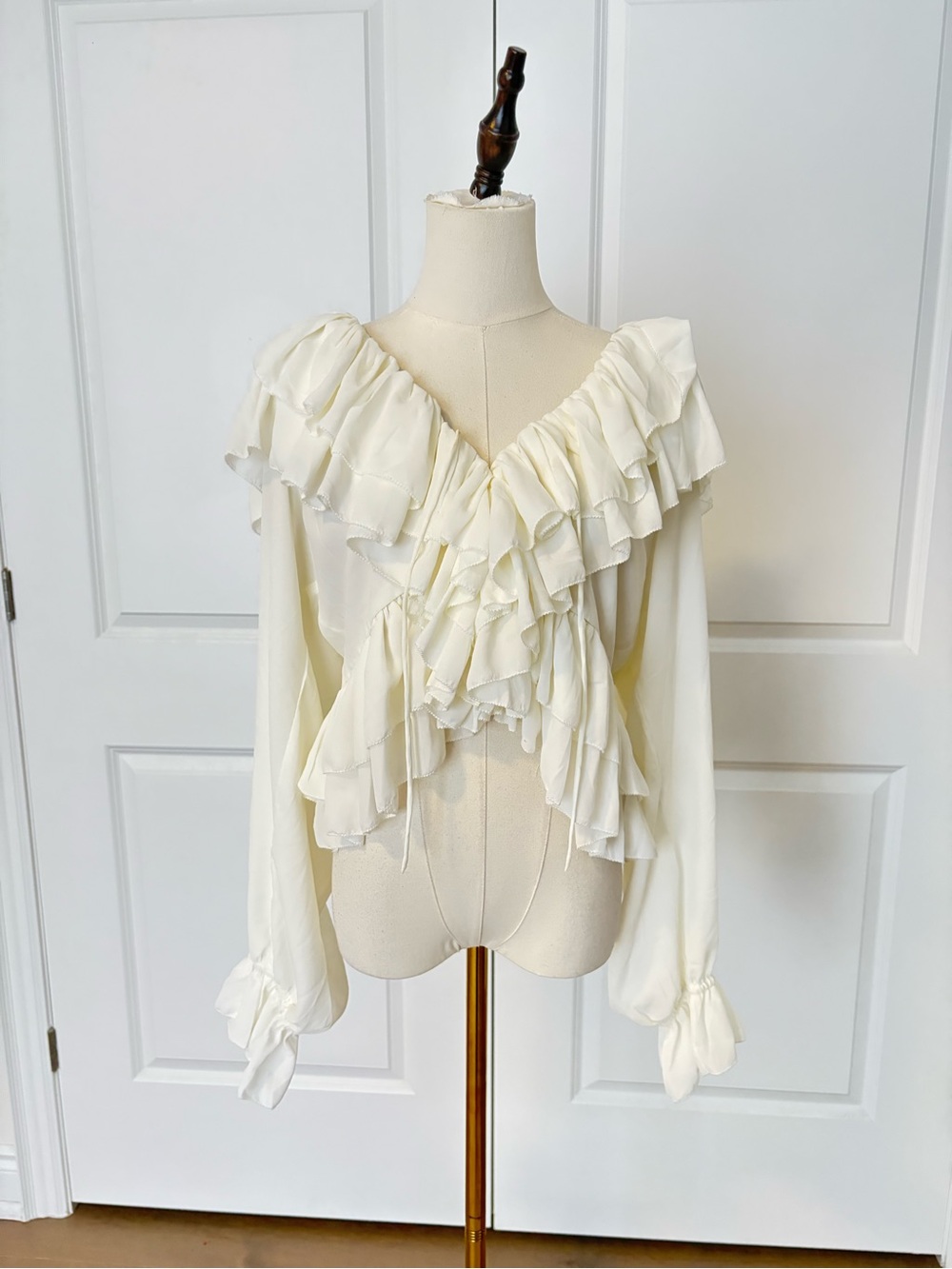 Torn by Ronny Kobo Ivory Ruffle Blouse – Size Large - Picture 2 of 6